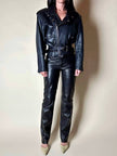 Giacca biker vintage in pelle nera con borchie dorate testa di medusa