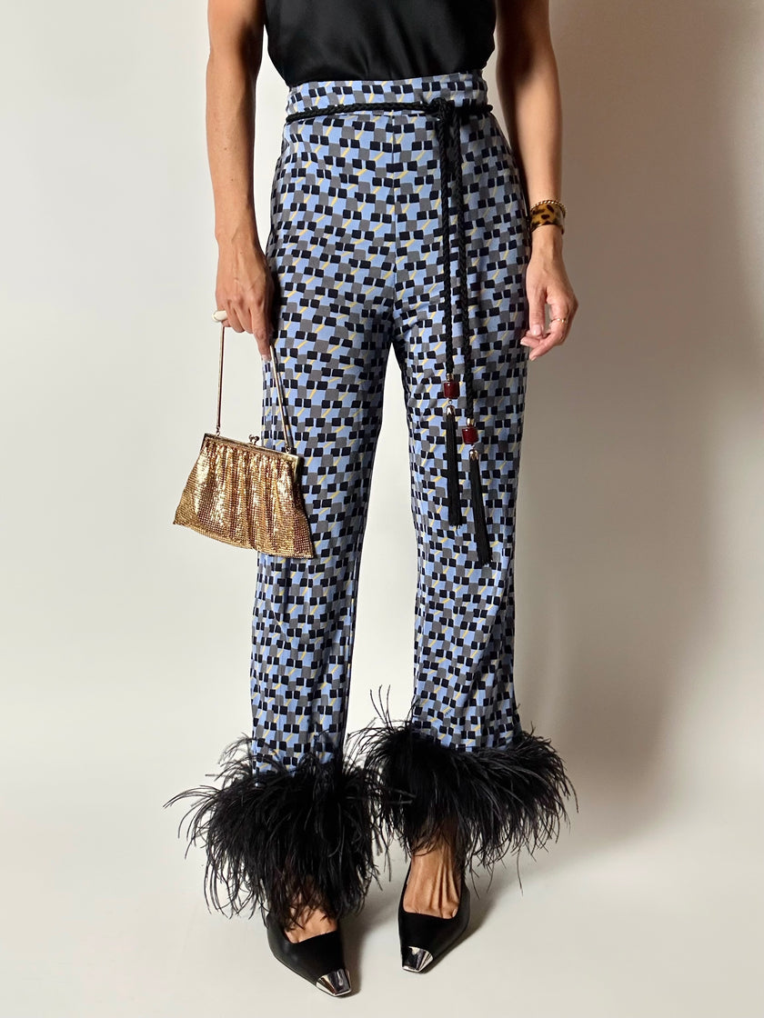 Pantaloni Prada P/E 2017 con stampa geometrica e piume di struzzo nere