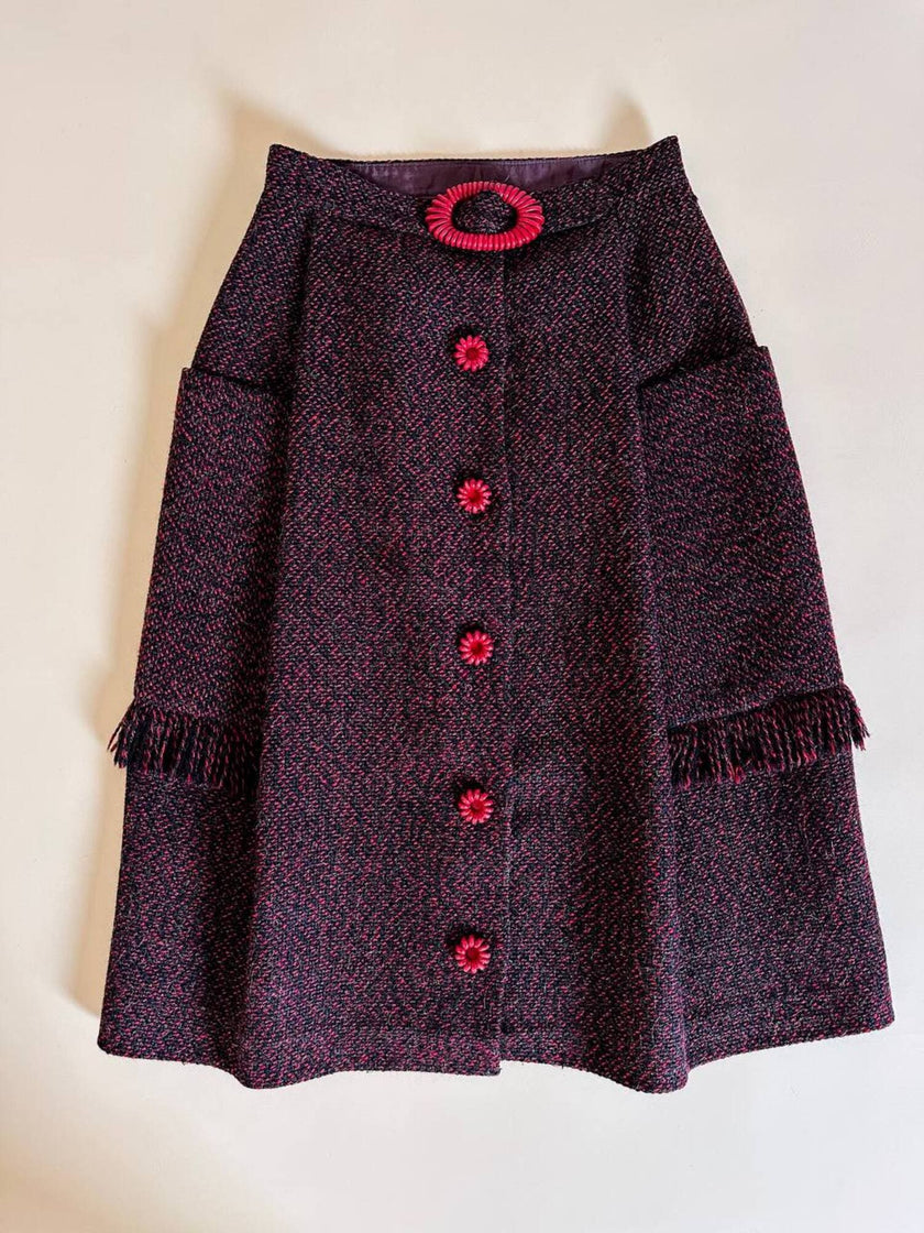 Gonna sartoriale A-Line in lana bouclé grigio antracite e rosso con bottoni in pelle