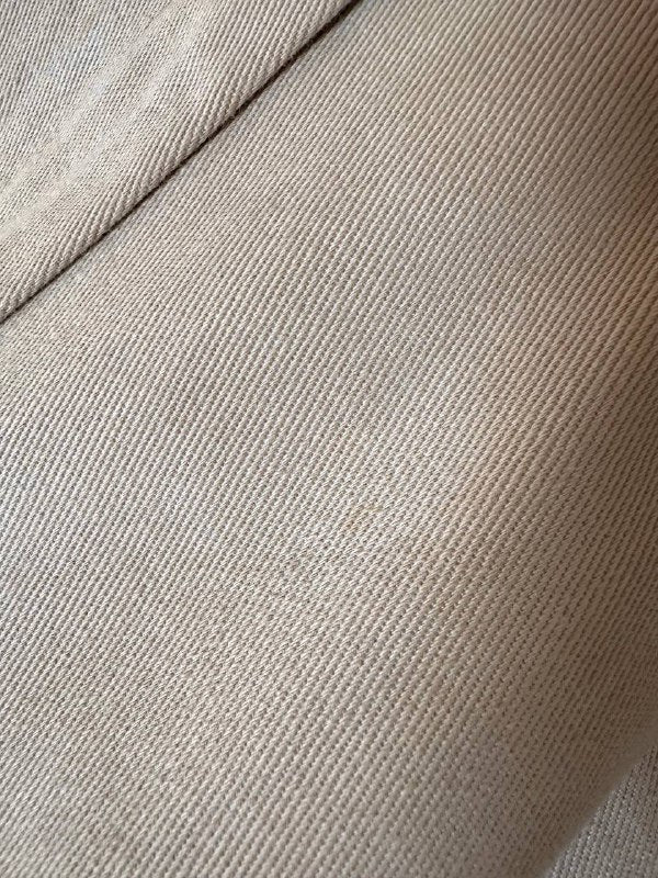 Bermuda Yves Saint Laurent in cotone color sabbia con bottoni dorati con logo YSL
