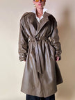 Trench doppiopetto in pelle color fango con interno imbottito