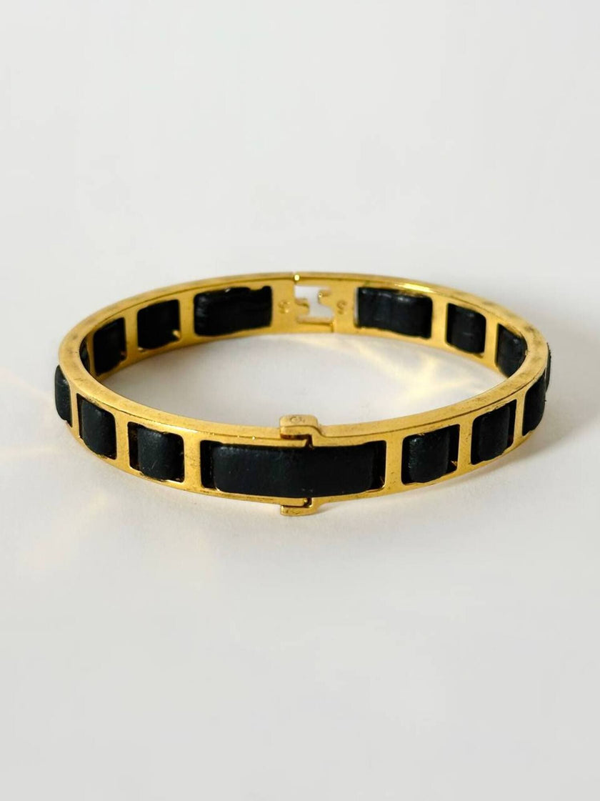 Bracciale vintage Fendi in metallo dorato con inserti in pelle nera intrecciata