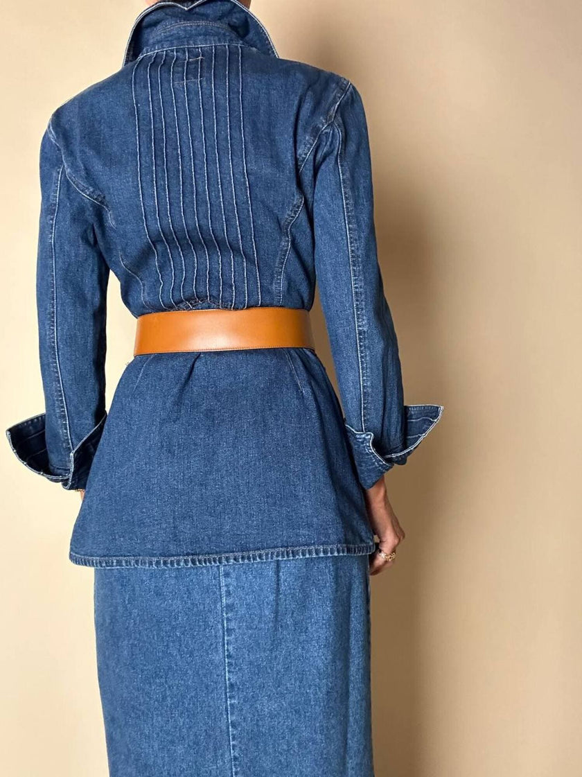 Giacca Christian Lacroix in denim modello sciancrato con lavorazione a nervature
