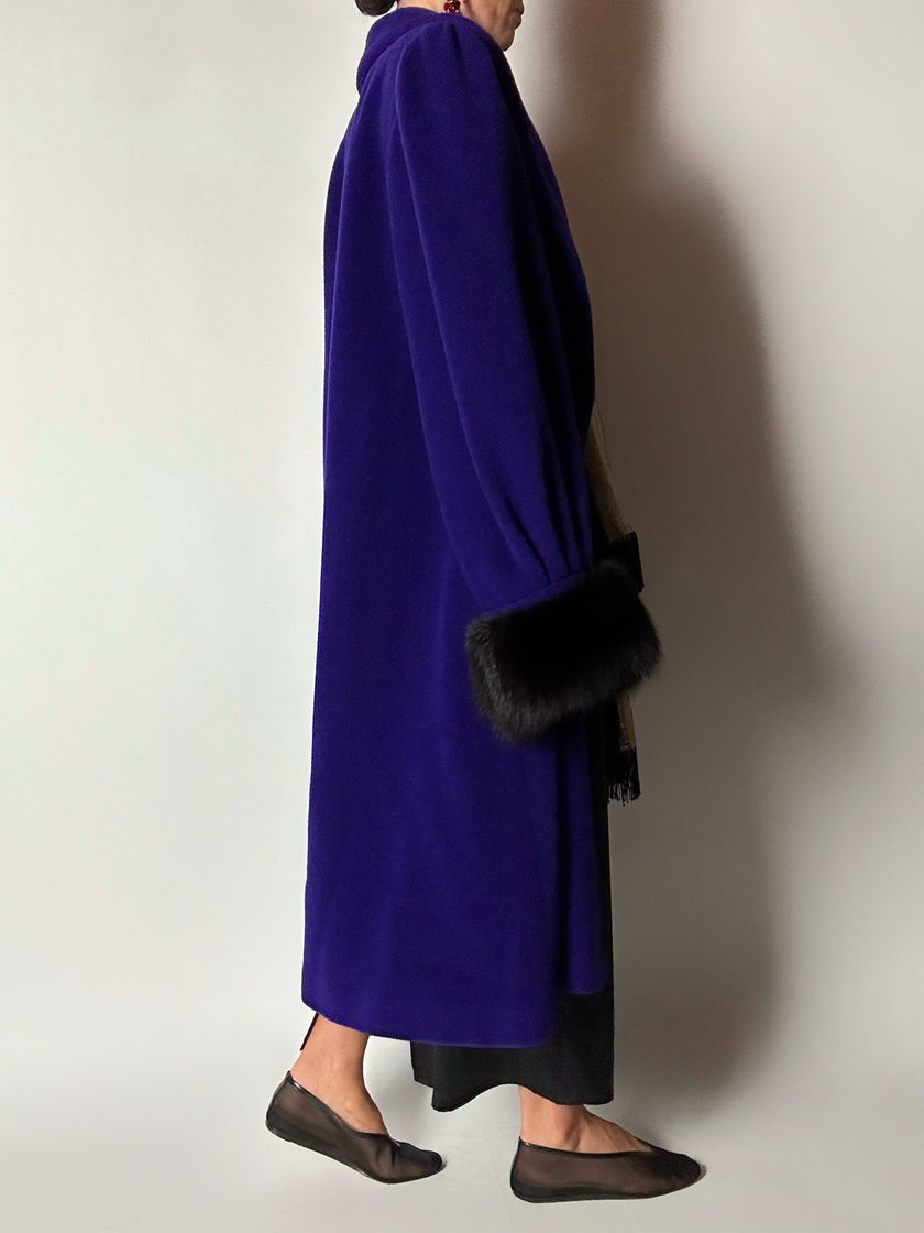 Cappotto vintage blu violaceo in lana con polsi in pelliccia di volpe nera