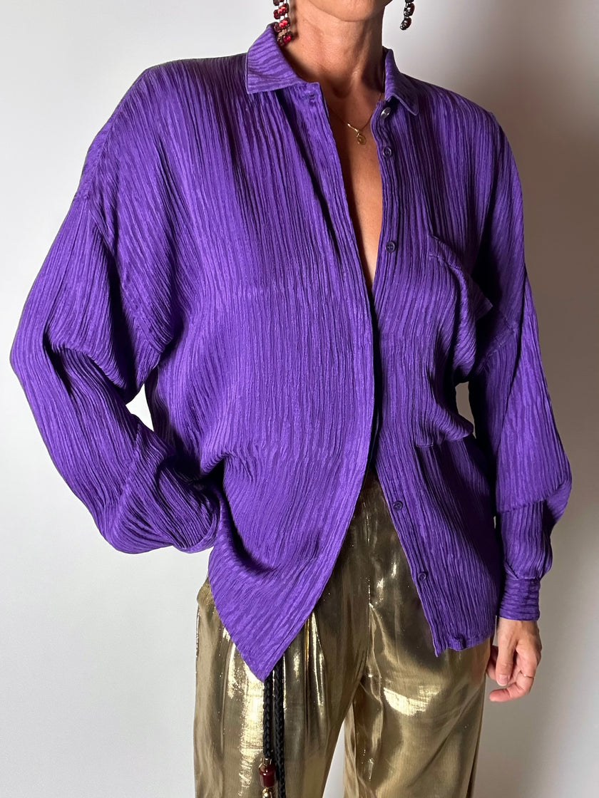 Camicia vintage Gianni Versace in seta goffrata viola con maxi tasca