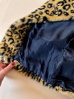 Eco pelliccia leopardata con maxi bottoni neri