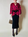 Blusa in chiffon devorè nero con damaschi in raso rosso/fucsia