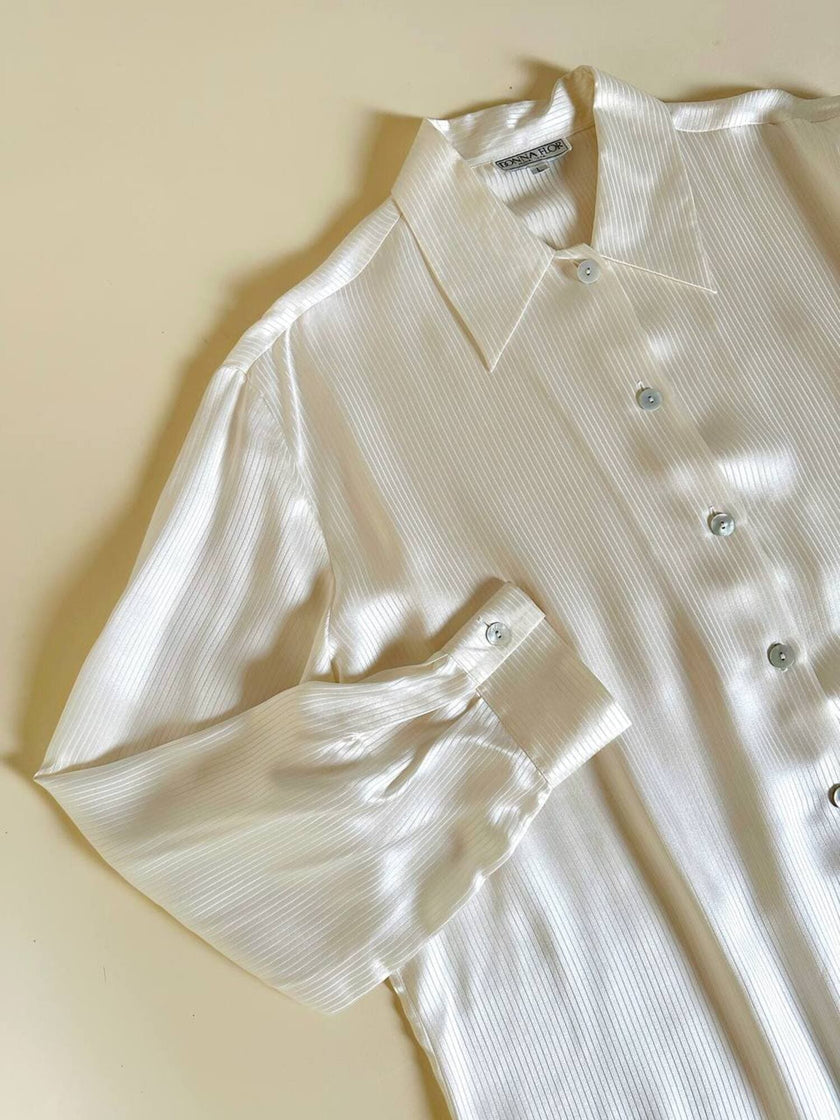 Camicia vintage in raso di seta avorio millerighe modello oversize con bottoni di madreperla