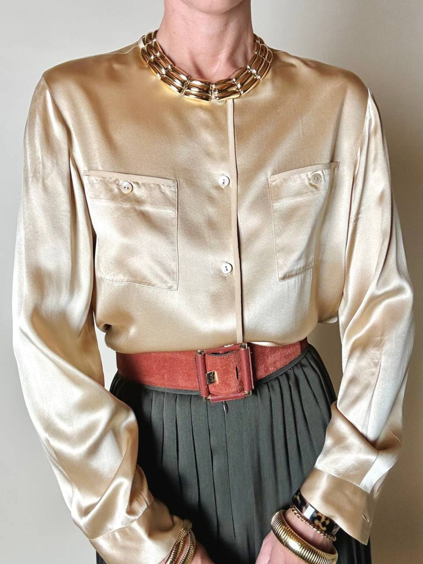 Camicia in raso di seta color champagne con bottoni i madreperla Carinissima