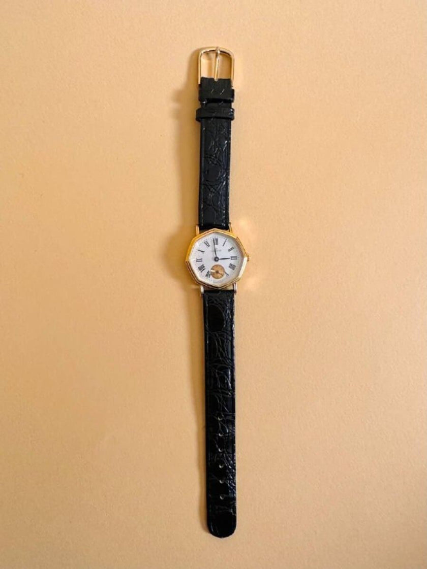 Orologio con quadrante esagonale e cinturino in coccodrillo nero 