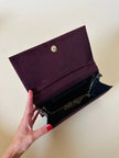 Pochette rettangolare in pitone e pelle bordeaux con tracolla in catena