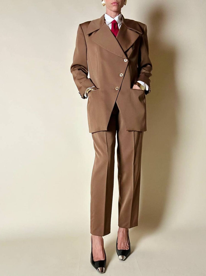 Tailleur giacca/pantalone in rasato di lana color caramello “Byblos”