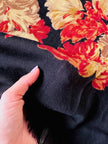 Scialle in lana nera con fiori barocchi