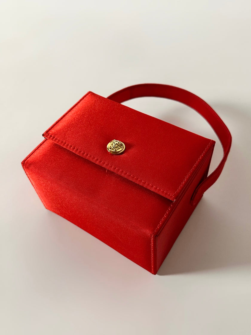 Mini bag vintage Versace Profumi in raso rosso con borchia medusa
