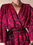 Blusa in chiffon devorè nero con damaschi in raso rosso/fucsia