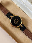 Gucci 4500 Quarzuhr mit goldenem Zifferblatt und schwarzem Lederarmband in Krokodillederoptik