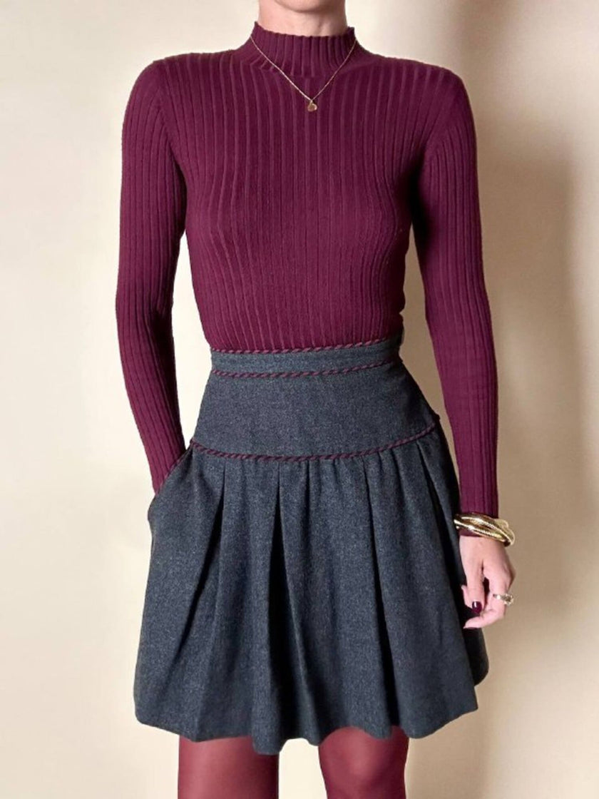 Minigonna Yves Saint Laurent in lana grigio antracite con piping a righe bordeaux e blu