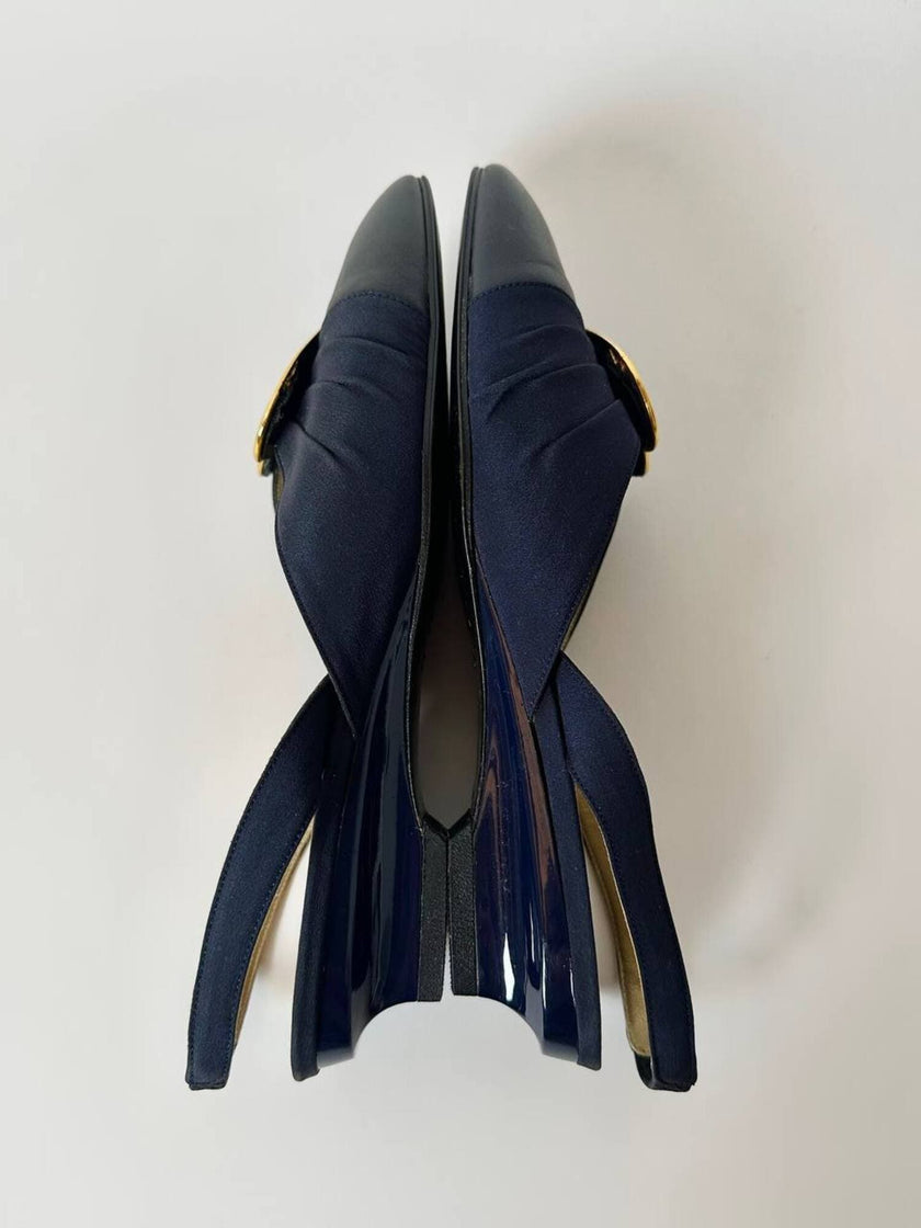Slingback vintage Yves Saint Laurent blu notte con cuori gioiello dorati