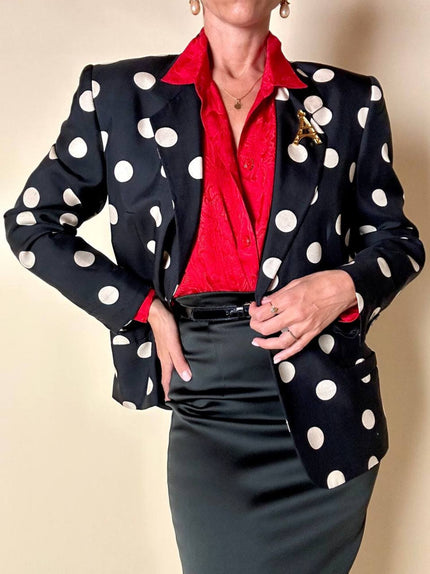 Camicia sartoriale in tessuto jacquard rosso con damaschi floreali