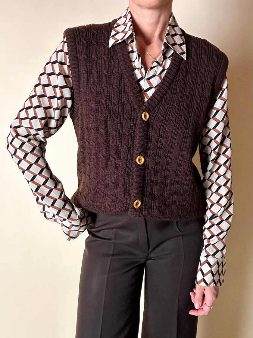 Gilet vintage in lana marrone lavorato a trecce con bottoni effetto cuoio
