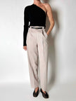 Pantalone vintage in fresco di lana greige con pince e abbottonatura su ambo i lati
