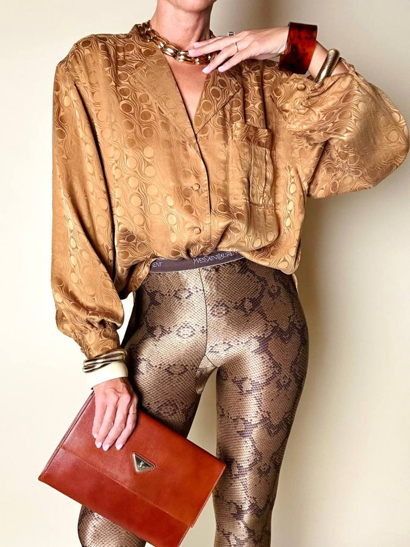 Pochette Yves Saint Laurent in saffiano color cuoio con accessorio logato oro