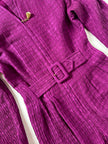 Jumpsuit vintage sartoriale in seta goffrata viola con cinturino in vita