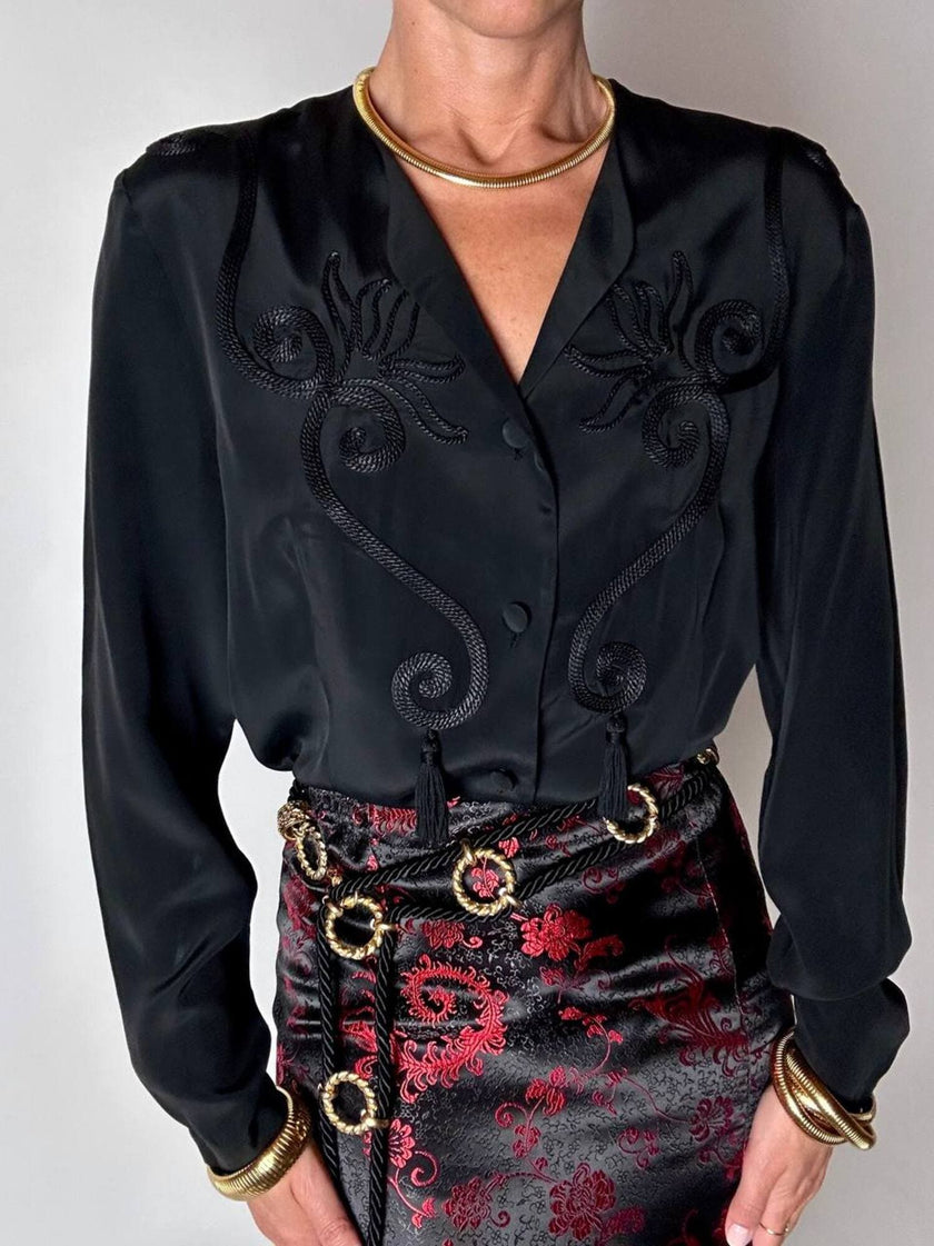 Camicia vintage in misto seta nero con passamanerie ricamate e nappe couture