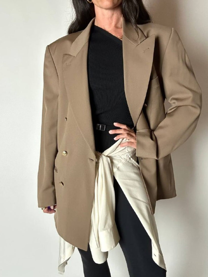 Blazer vintage Yves Saint Laurent in lana cachi doppiopetto con bottoni logati oro
