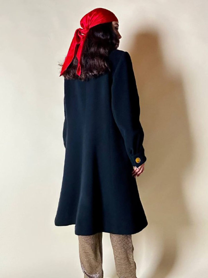 Cappotto nero con maxi bottoni gioiello multicolor “Yves Saint Laurent”