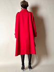 Cappotto rosso oversize con bottoni quadrati