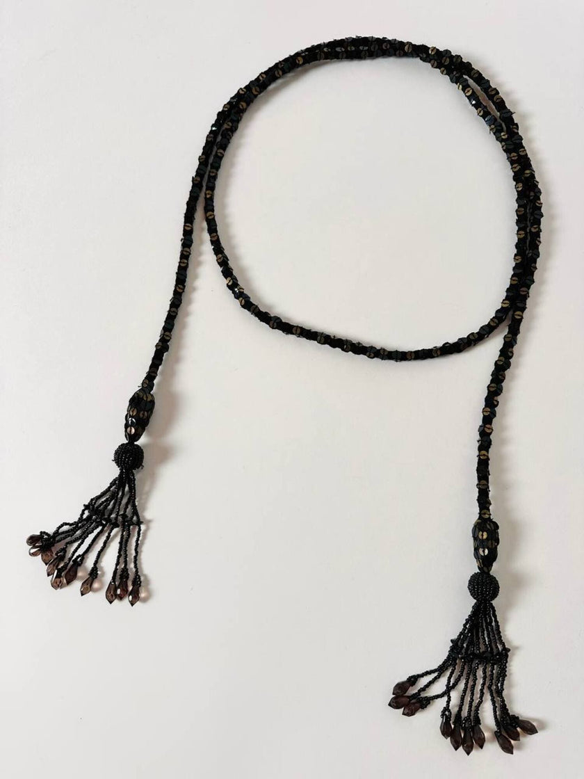 Cintura gioiello vintage in seta ricamata in paillettes con nappe gioiello
