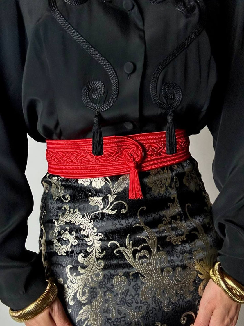 Cintura vintage rossa realizzata con intreccio di passamanerie e nappa couture