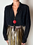 Collana vintage in stile orientale con ciondolo rotondo in cinabro rosso e nappa couture