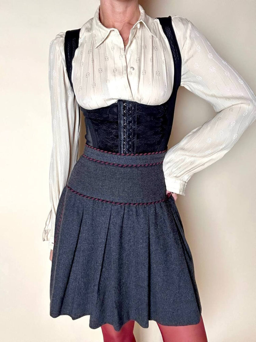 Minigonna Yves Saint Laurent in lana grigio antracite con piping a righe bordeaux e blu