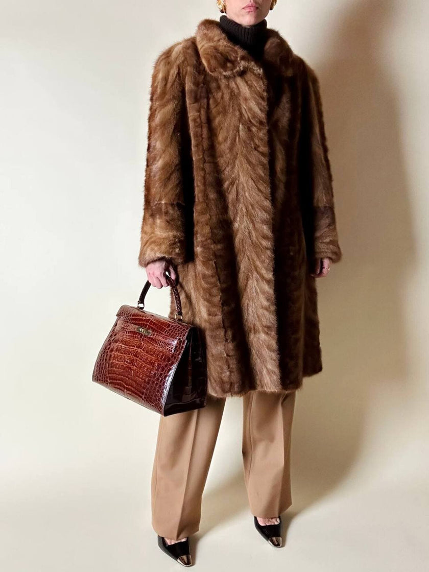 Borsa a trapezio in pelle di coccodrillo color cognac con tracolla e hardware oro Idra