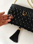 Pochette vintage Rodo in raso nero lavorato a rete con nappa couture e tracolla in catena