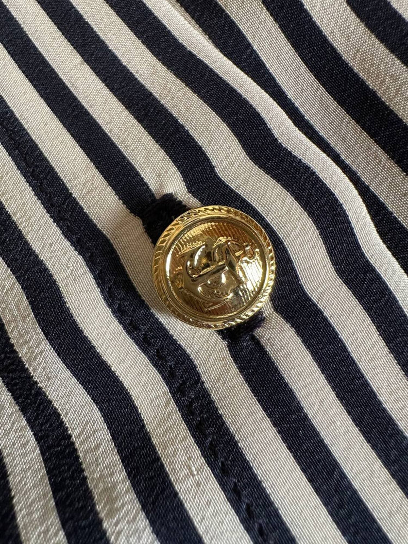 Vintage-Bluse aus weiß-schwarzer gestreifter Seide mit goldenen Knöpfen