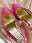 Slingback in suede fucsia con dettaglio laserato “Valentino Garavani By René Caovilla”