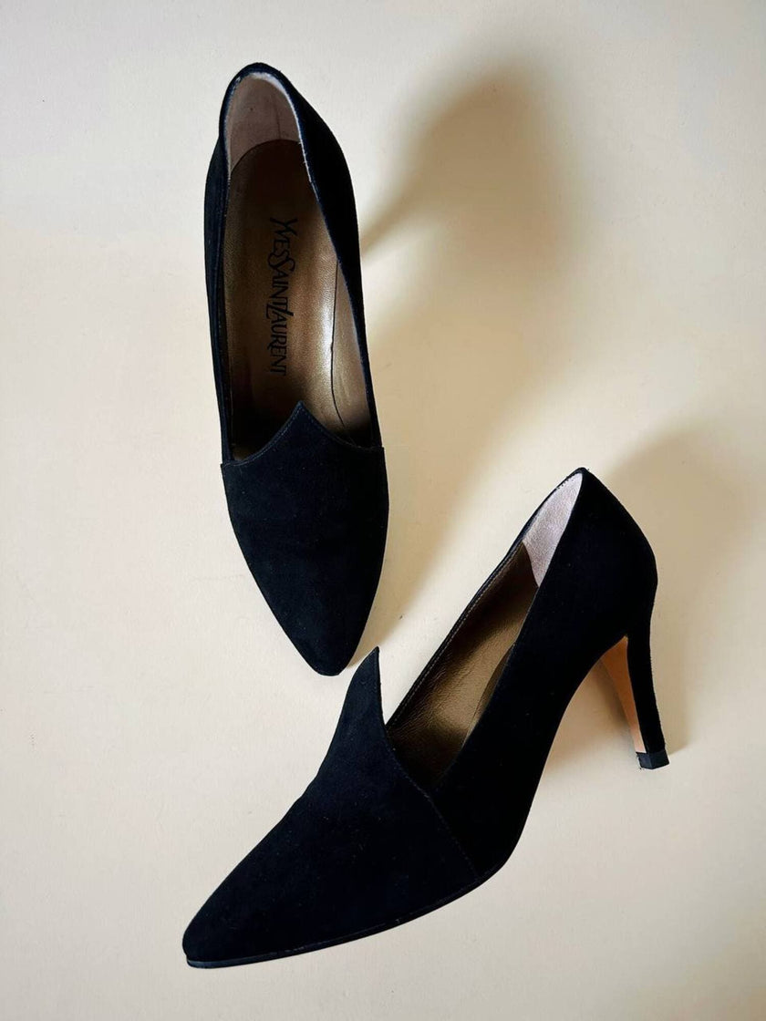 Décolleté in suede nero con taglio a punta “Yves Saint Laurent”