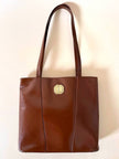 Borsa Yves Saint Laurent in pelle spazzolata color cuoio con accessorio gioiello
