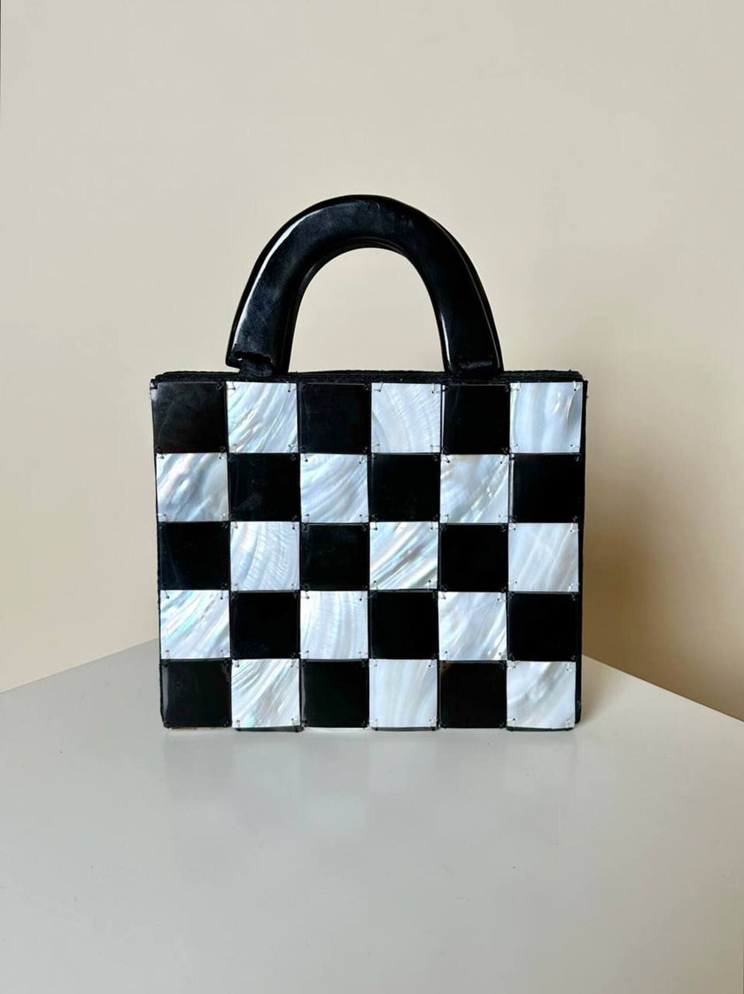 Bolso vintage de cuadros blancos y negros en nácar y cuerno natural