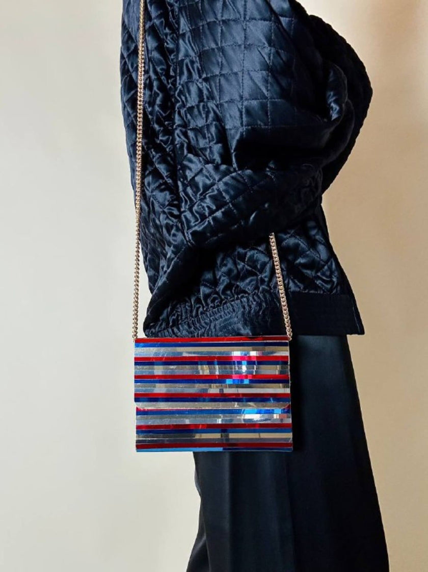 Pochette à lamelles miroirs multicolores avec bandoulière chaîne