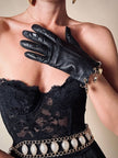 Guanti in pelle nera con charm dorati a forma di cuore “Sermoneta”