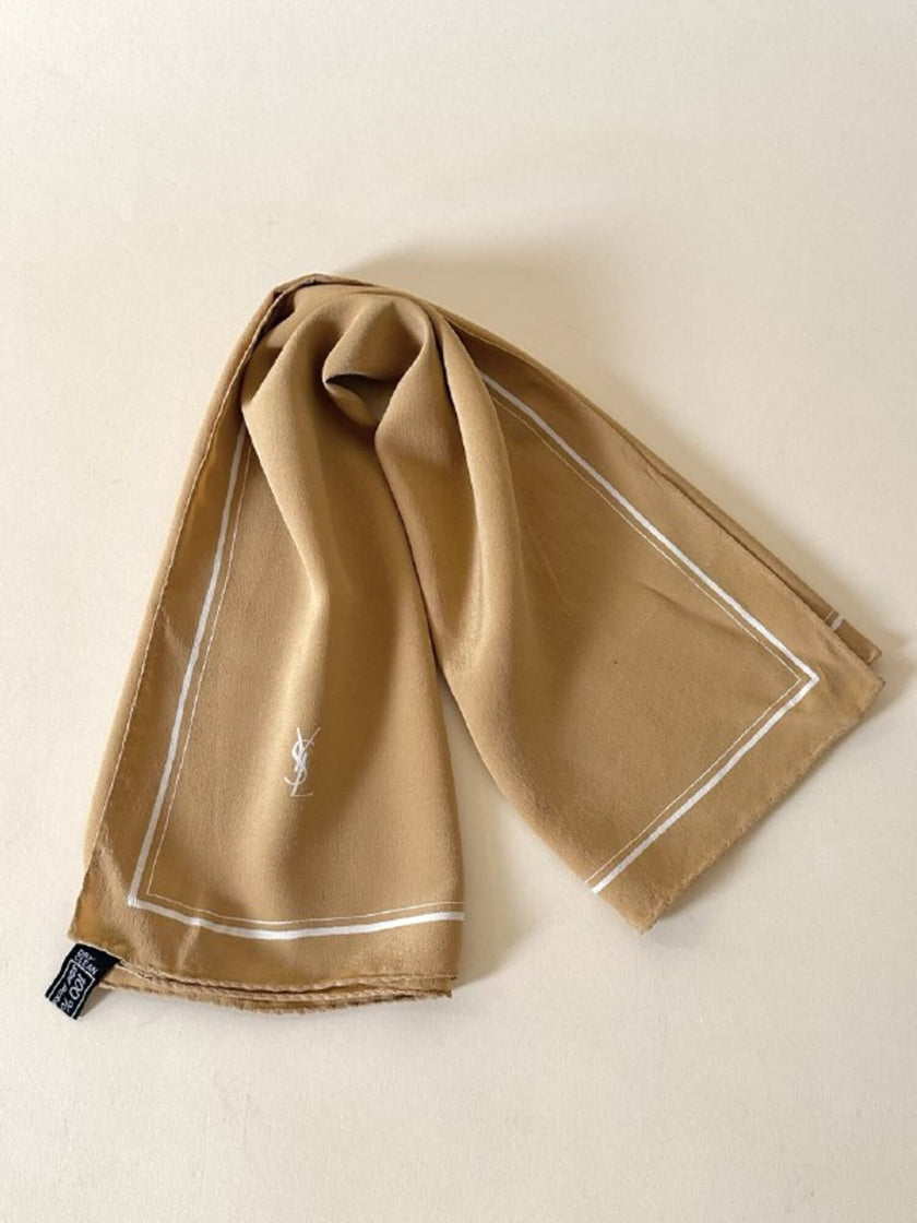 Foulard vintage Yves Saint Laurent in seta biscotto con profili e logo bianchi