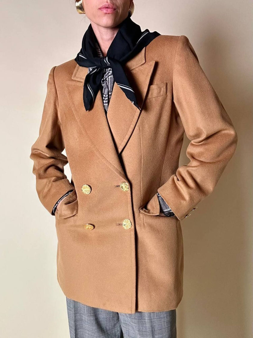 Blazer doppiopetto in lana color biscotto con bottoni dorati “Yves Saint Laurent”