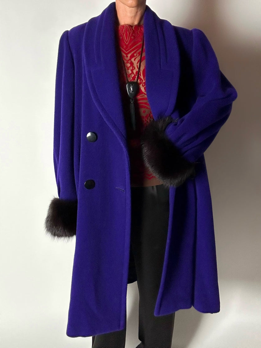 Cappotto vintage blu violaceo in lana con polsi in pelliccia di volpe nera