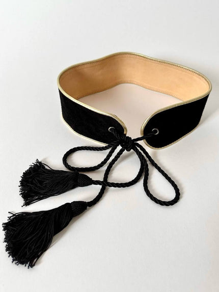 Cintura vintage in camoscio nero con profili in pelle oro e cordini con nappe couture