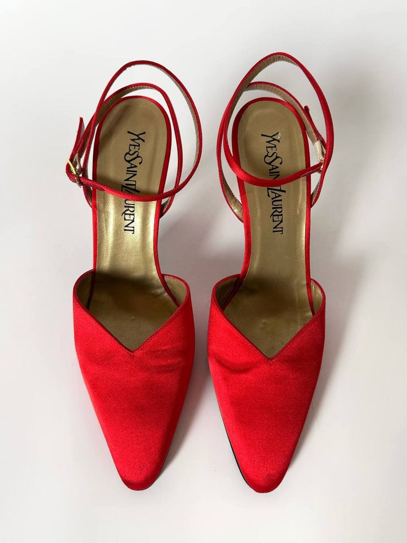 Décolleté vintage Yves Saint Laurent in raso di seta rosso lacca con cinturino alla caviglia