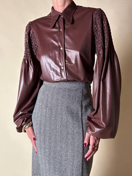 Camicia marrone in tessuto spalmato con dettaglio goffrato nelle maniche “Migor”